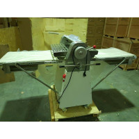 Тісторозкатка для листкового тіста FDV520 Frosty