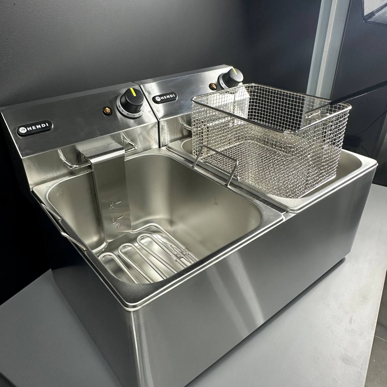 Професійна фритюрниця HENDI Blue Line 205839