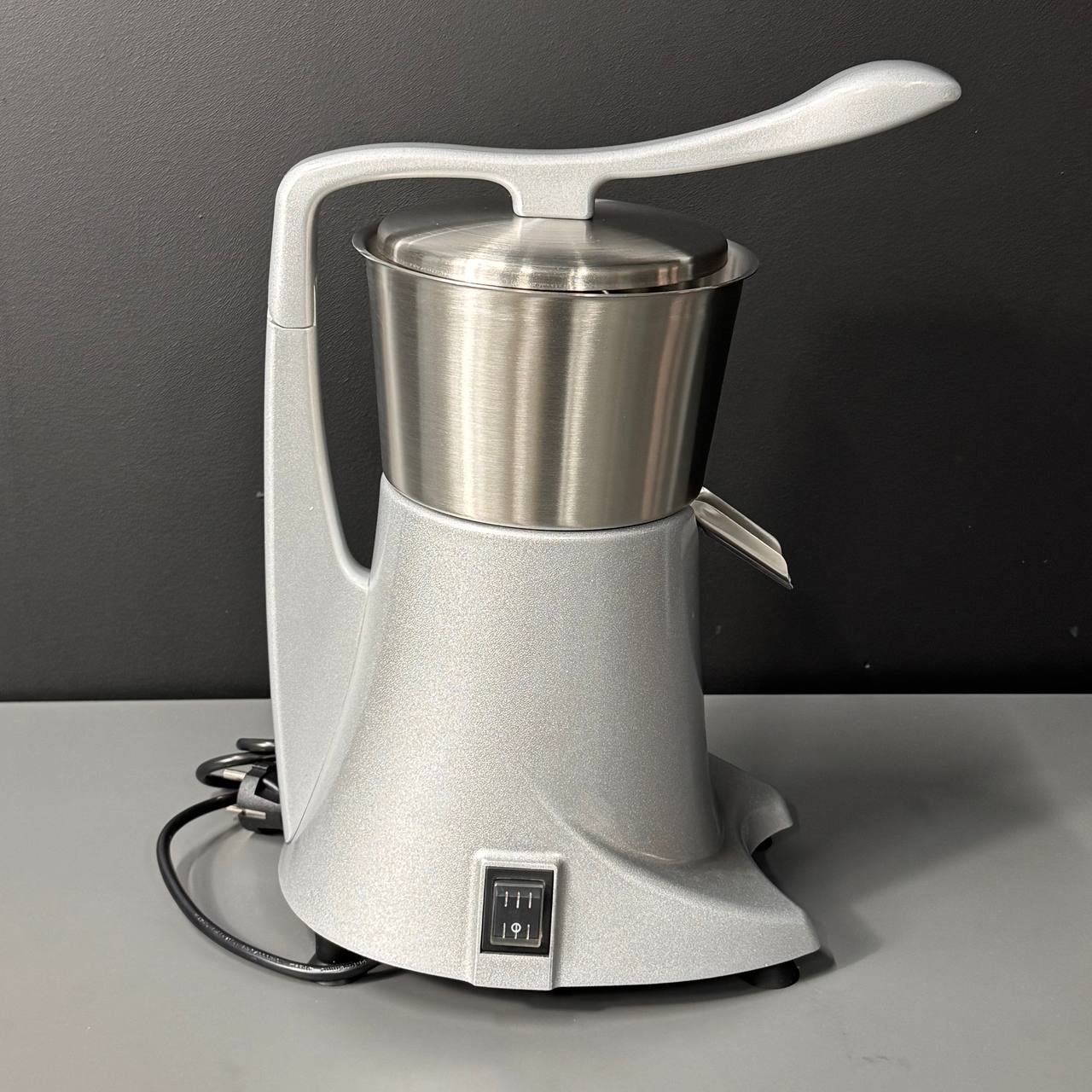 Электрическая соковыжималка для цитрусовых GoodFood FJ100