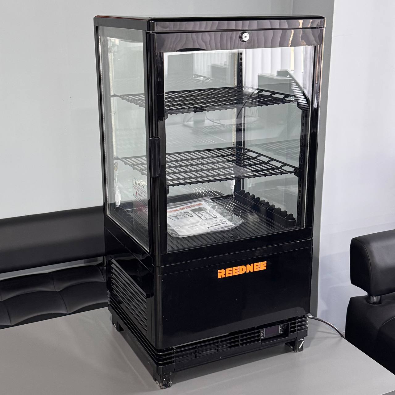 Холодильная шкаф-витрина REEDNEE RT58B Black