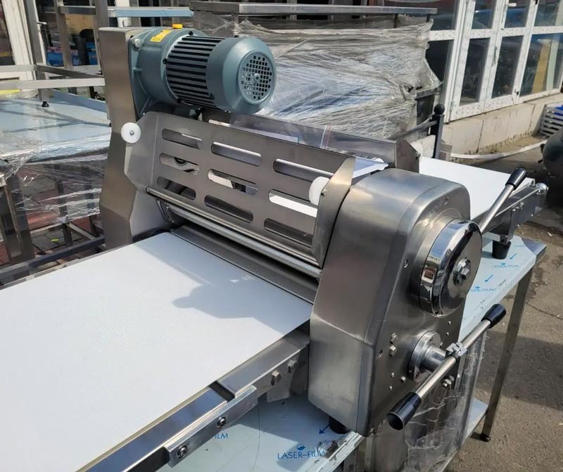 Тісторозкачувальна машина Vektor TSP520A