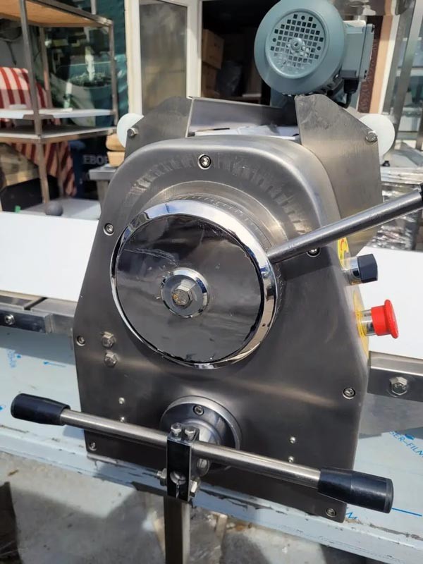 Тісторозкачувальна машина Vektor TSP520A