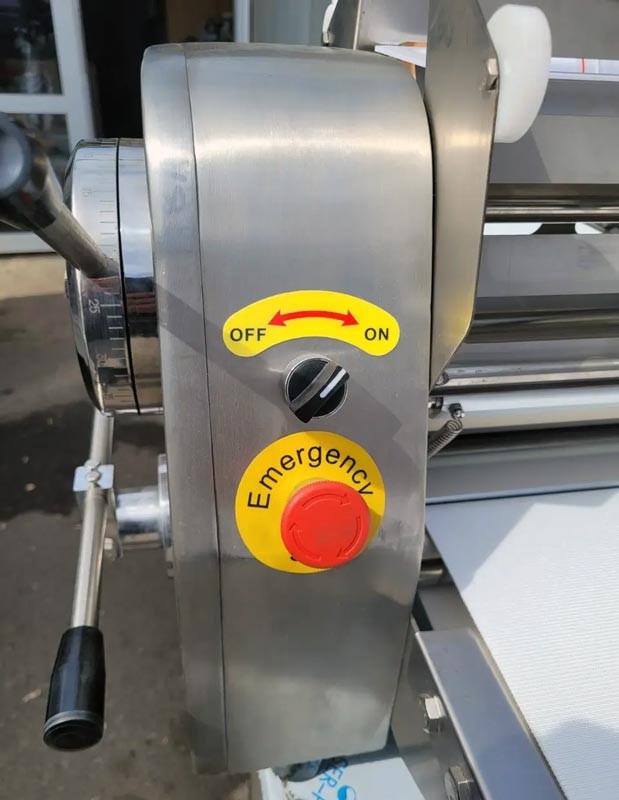 Тісторозкачувальна машина Vektor TSP520A