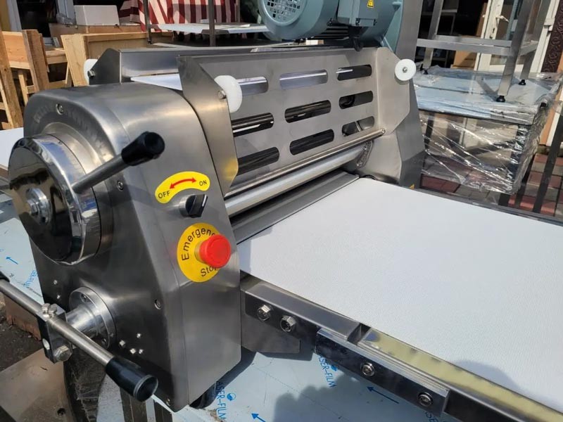 Тісторозкачувальна машина Vektor TSP520A