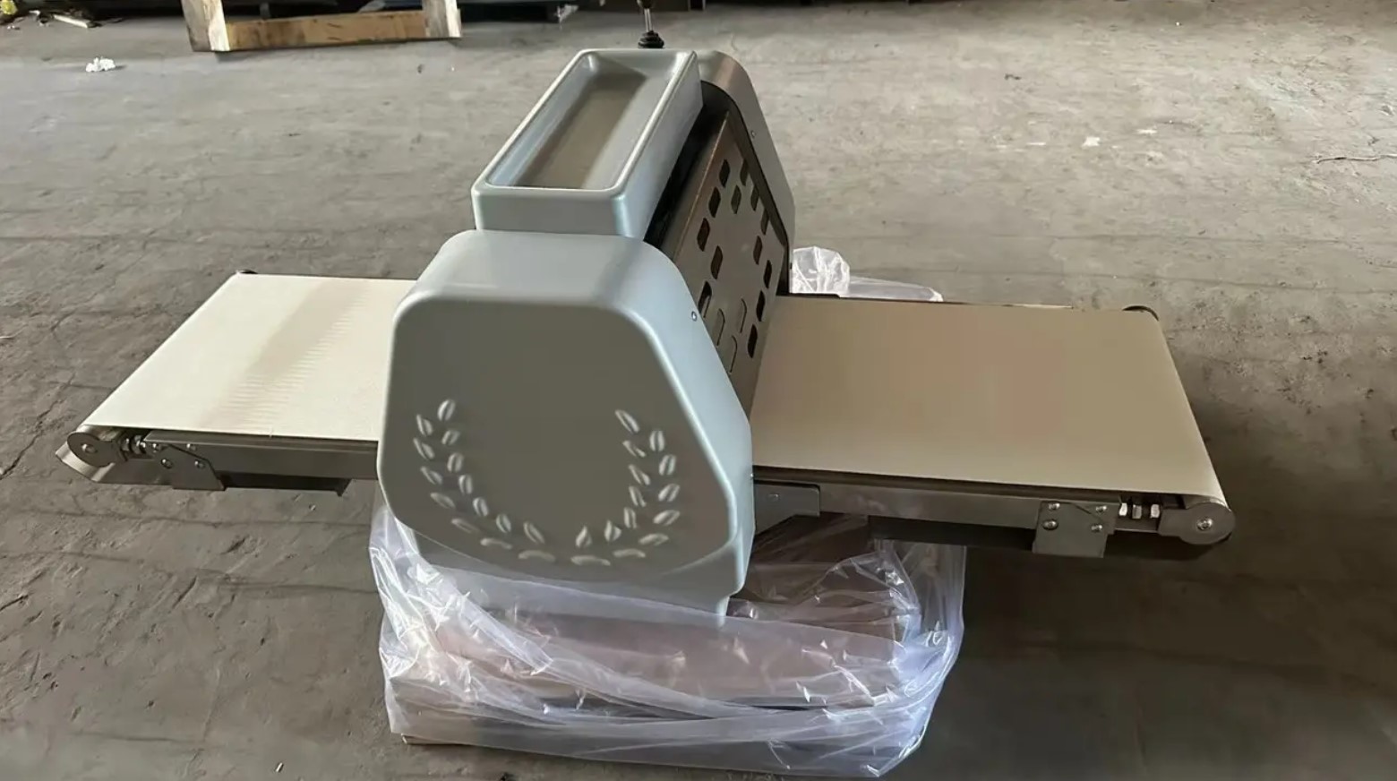 Тісторозкатувальна машина настільна Vektor DZ330/P