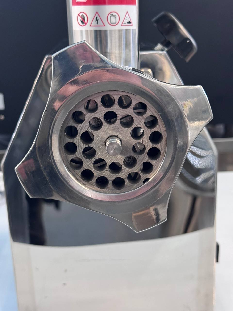 М’ясорубка HURAKAN HKN-22SSE