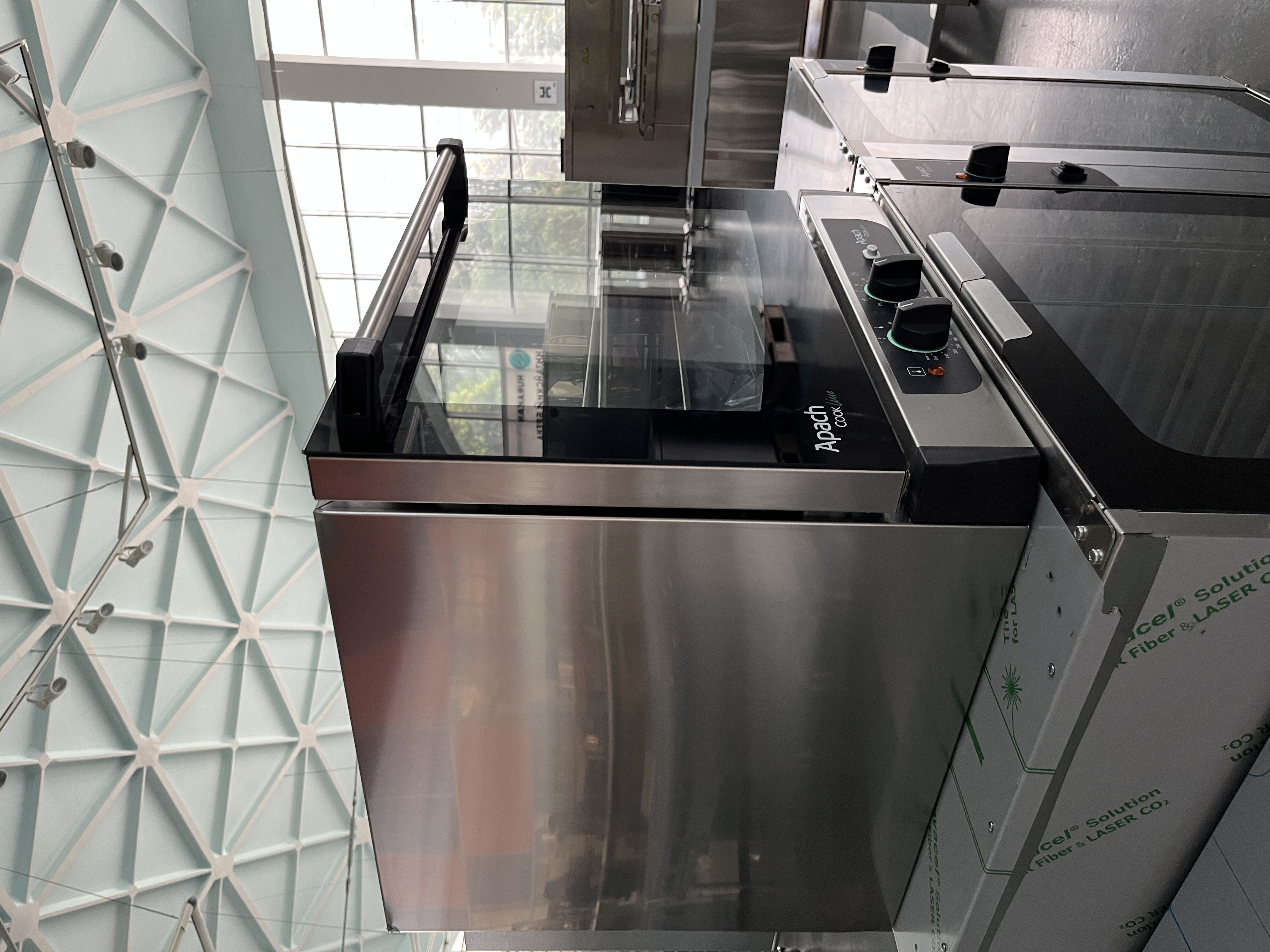 Конвекционная печь Apach AD44M