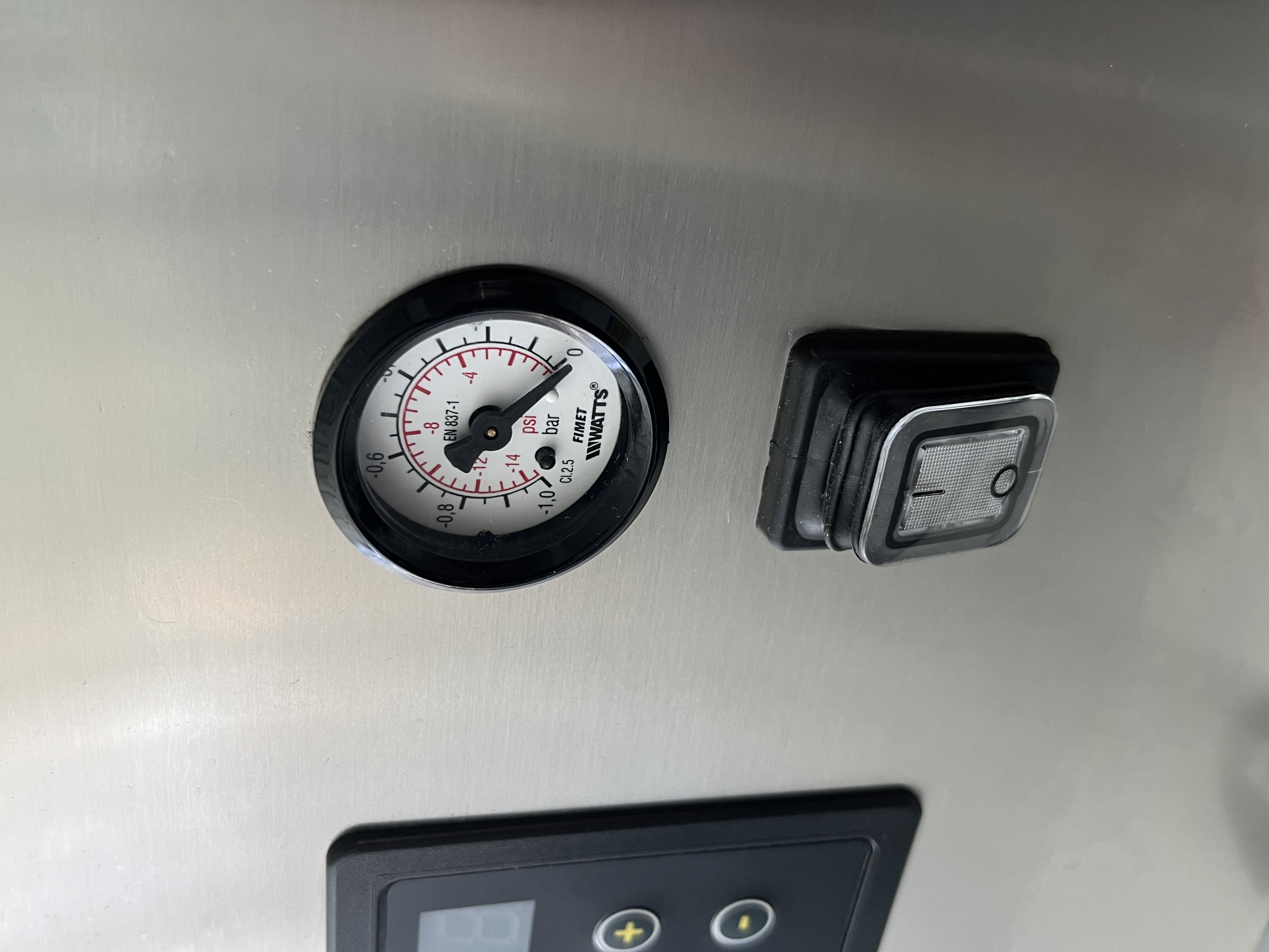 Вакуумний пакувальник APACH AVM 308
