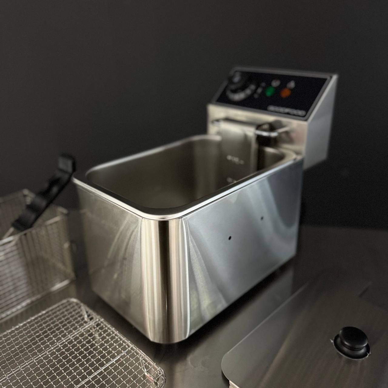 Фритюрница электрическая GoodFood EF4 BLACK