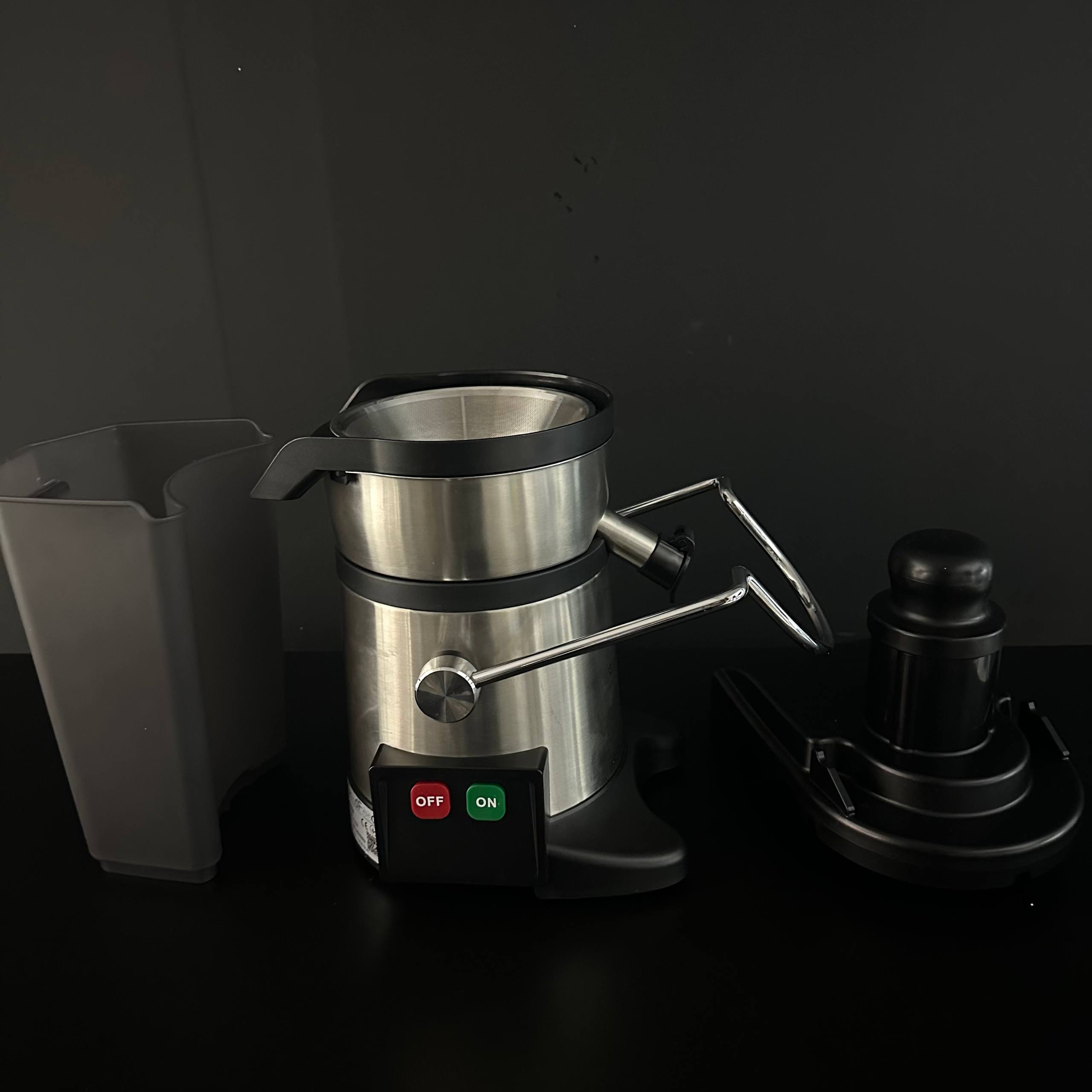 Соковижималка електрична GoodFood FJ150