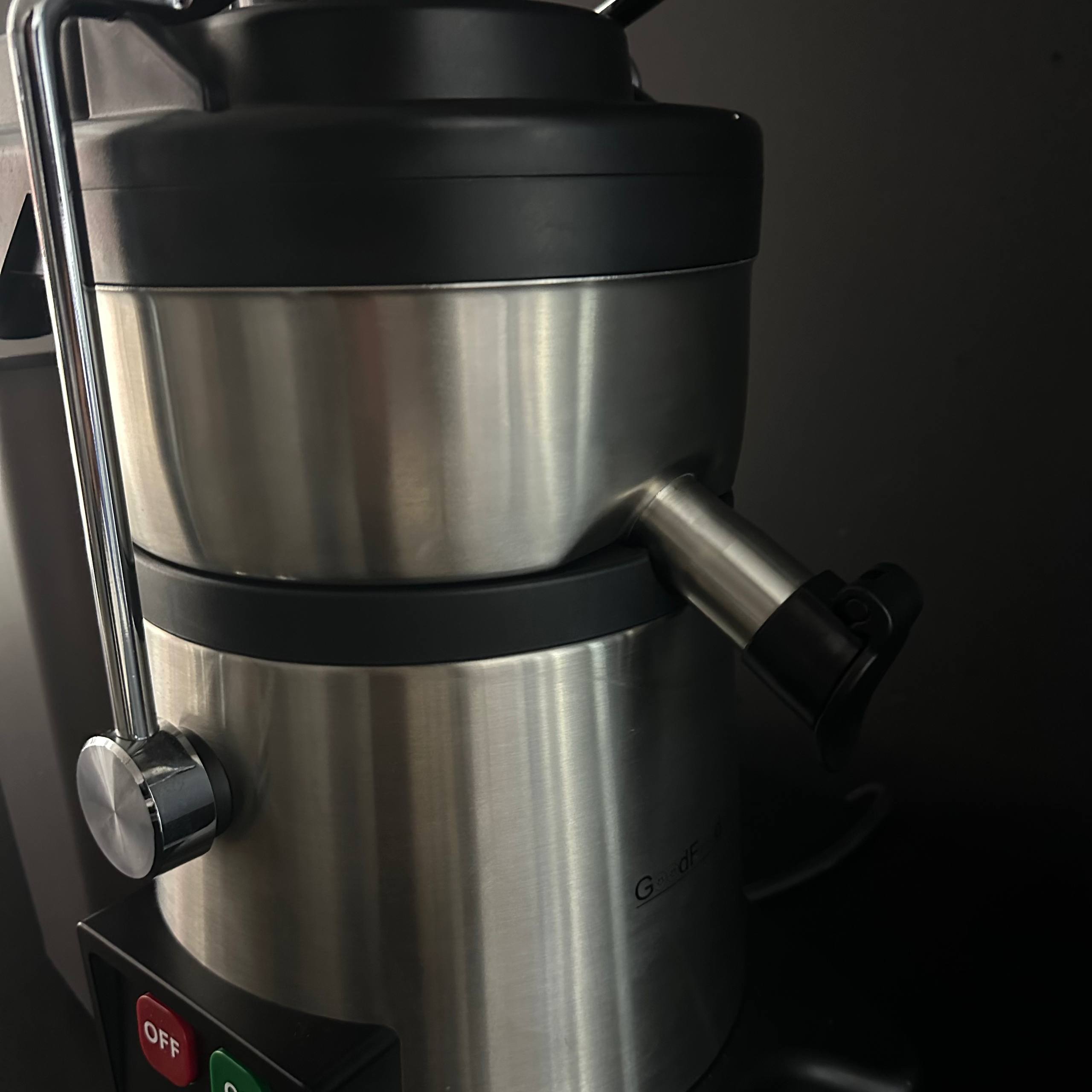 Соковижималка електрична GoodFood FJ150