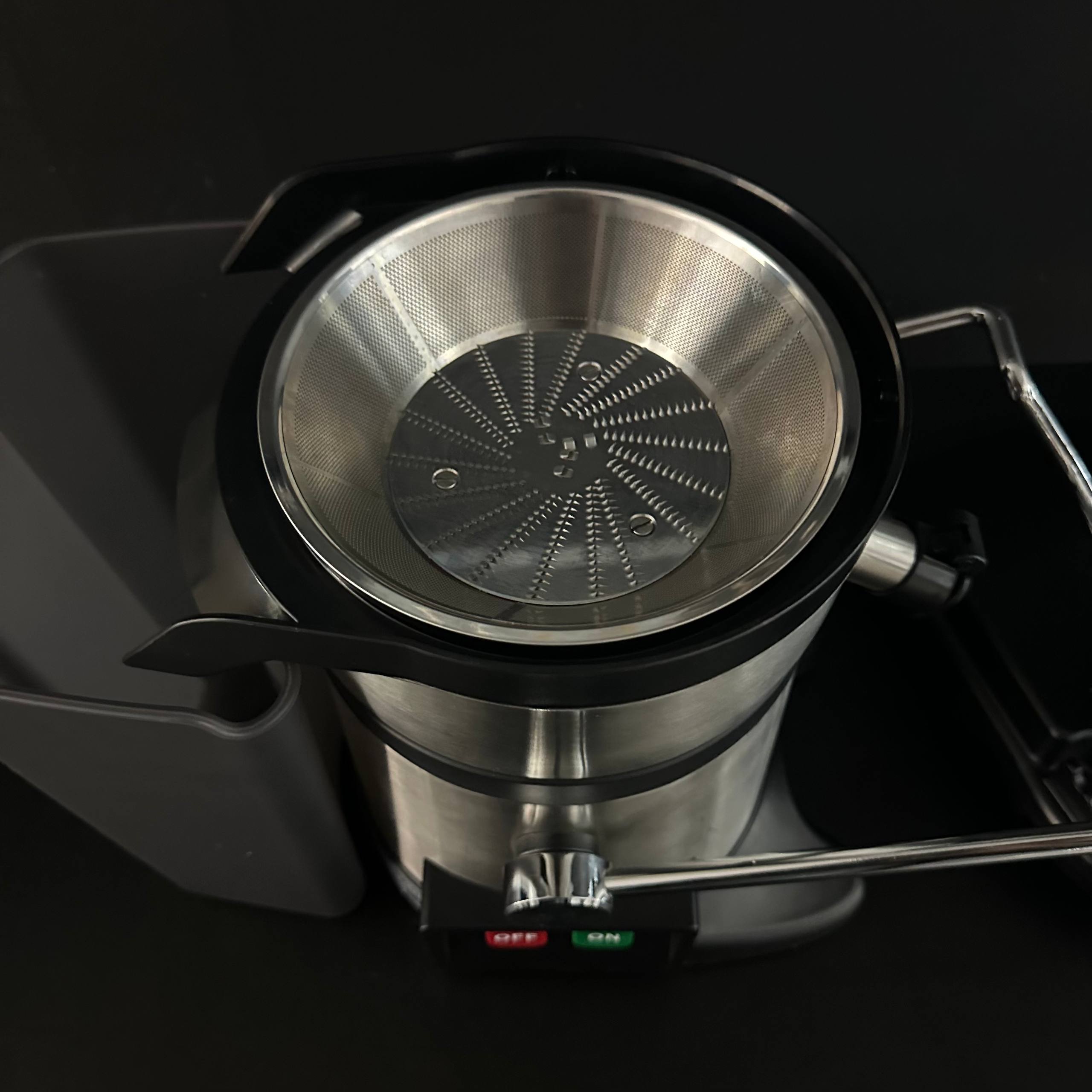 Соковижималка електрична GoodFood FJ150
