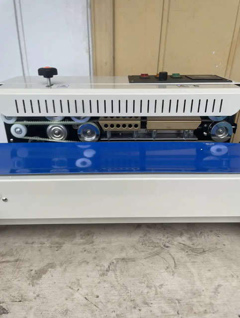 Конвейерный запайщик пакетов Vektor FR-900