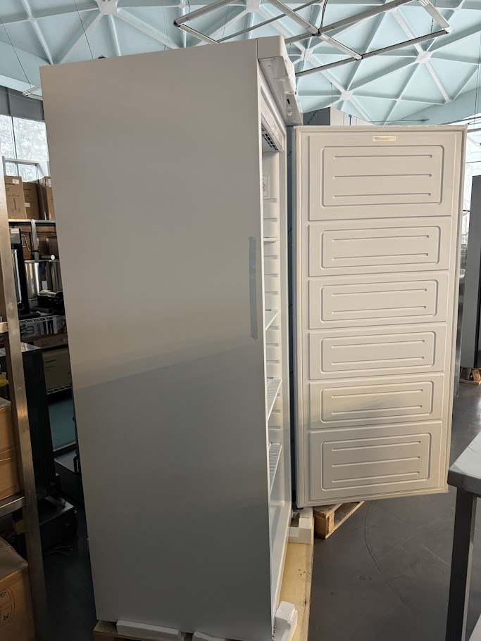 Шкаф холодильный HURAKAN HKN-RCS510V