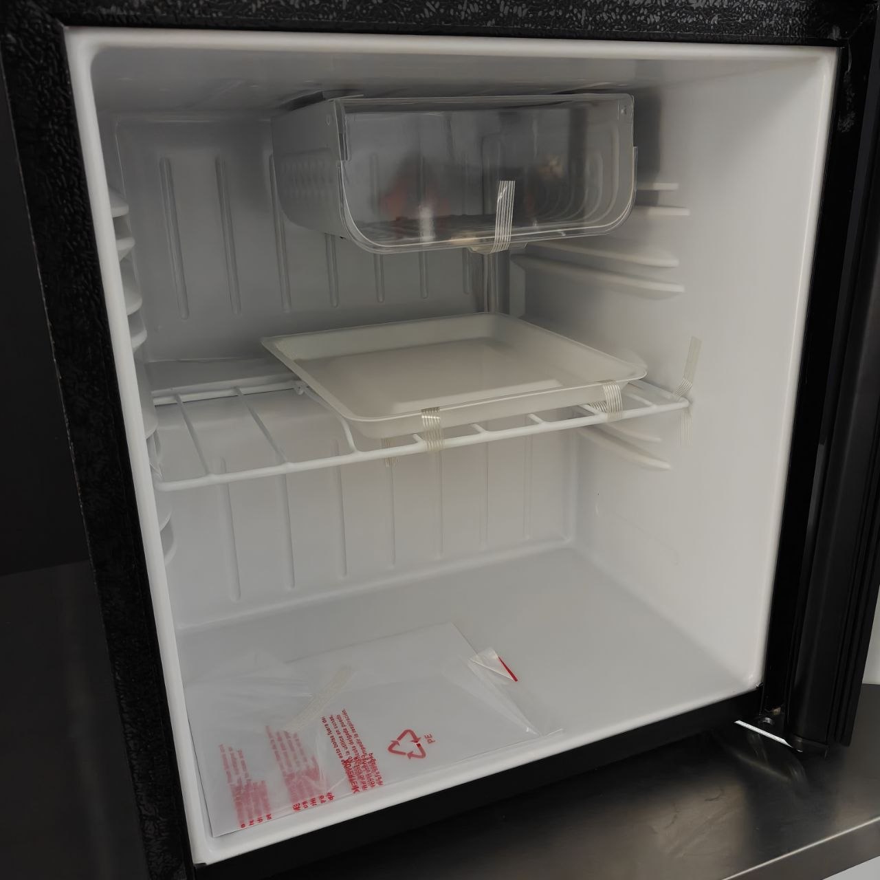Холодильный шкаф для напитков GoodFood BC46SD BLACK