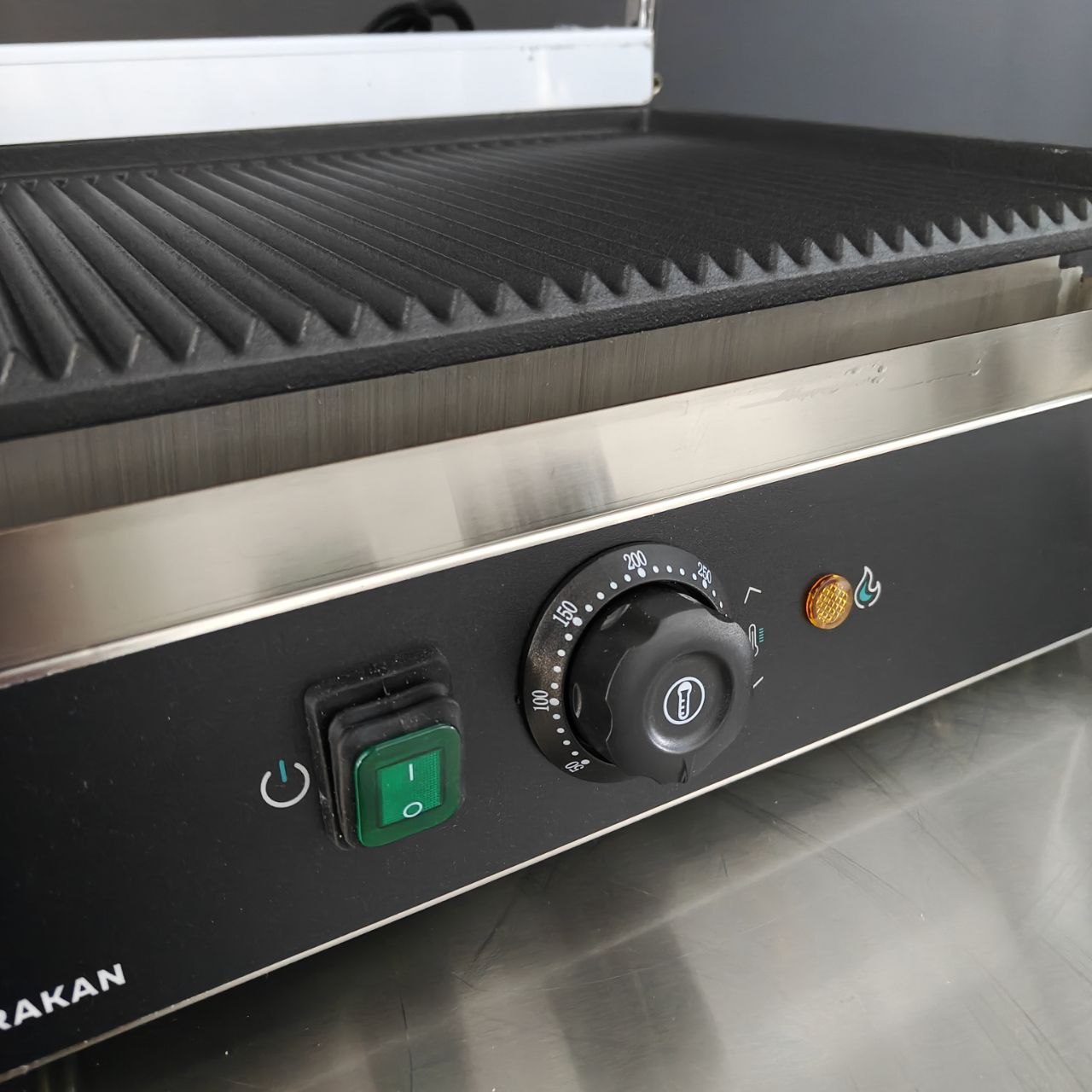 Прижимний гриль Hurakan HKN-PE34R
