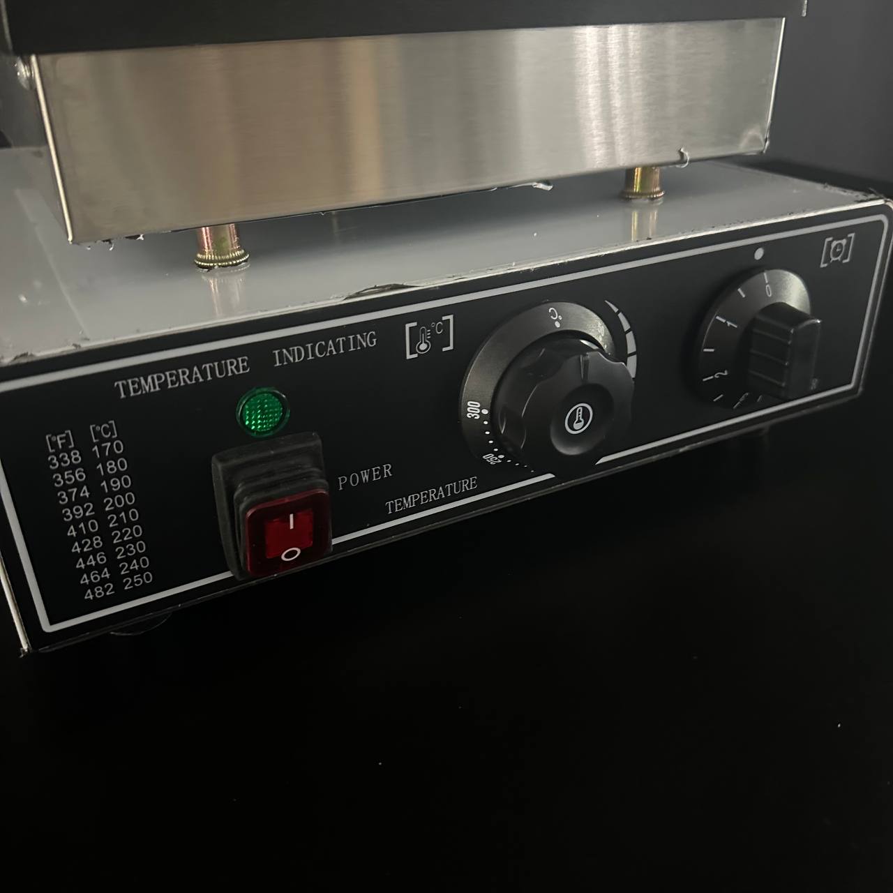 Электрическая вафельница WBS-1PC