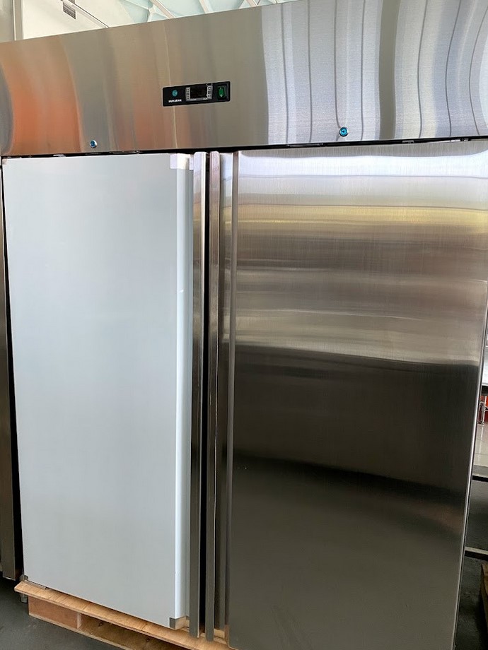 Холодильна шафа HURAKAN HKN-GX1410TN INOX
