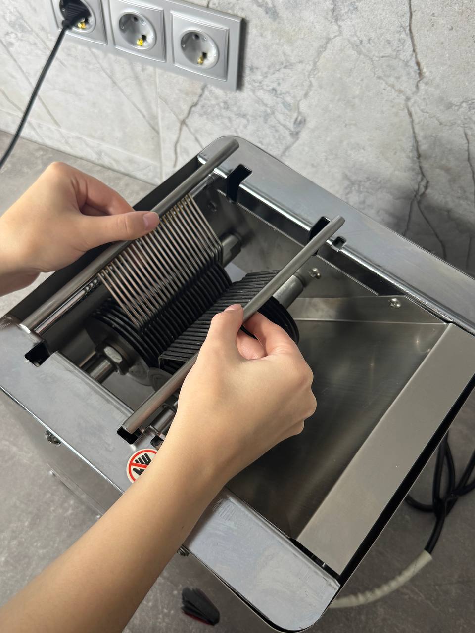 Машина для нарезки EWT INOX DGQ32A