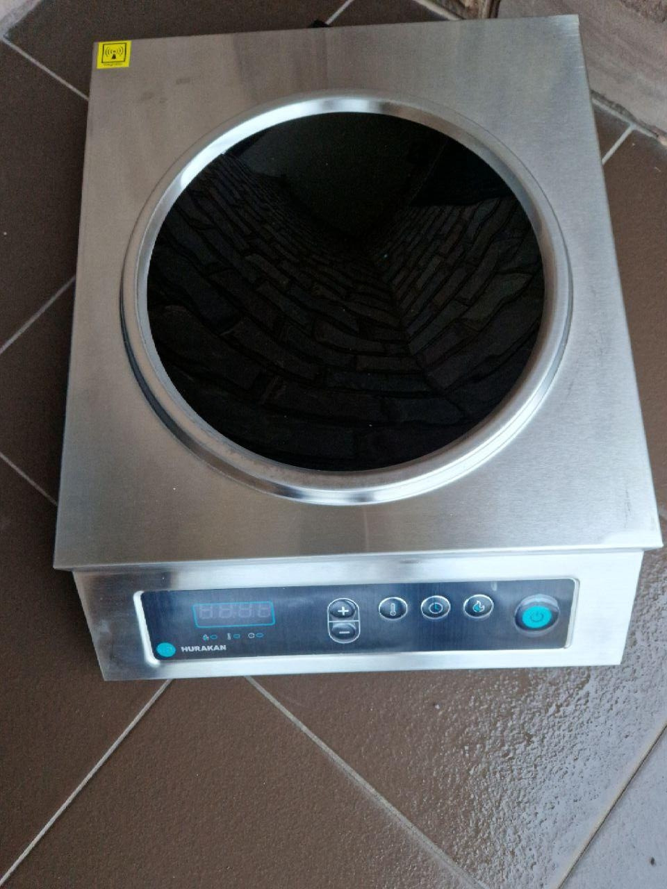Индукционная плита Hurakan HKN-ICW35M WOK