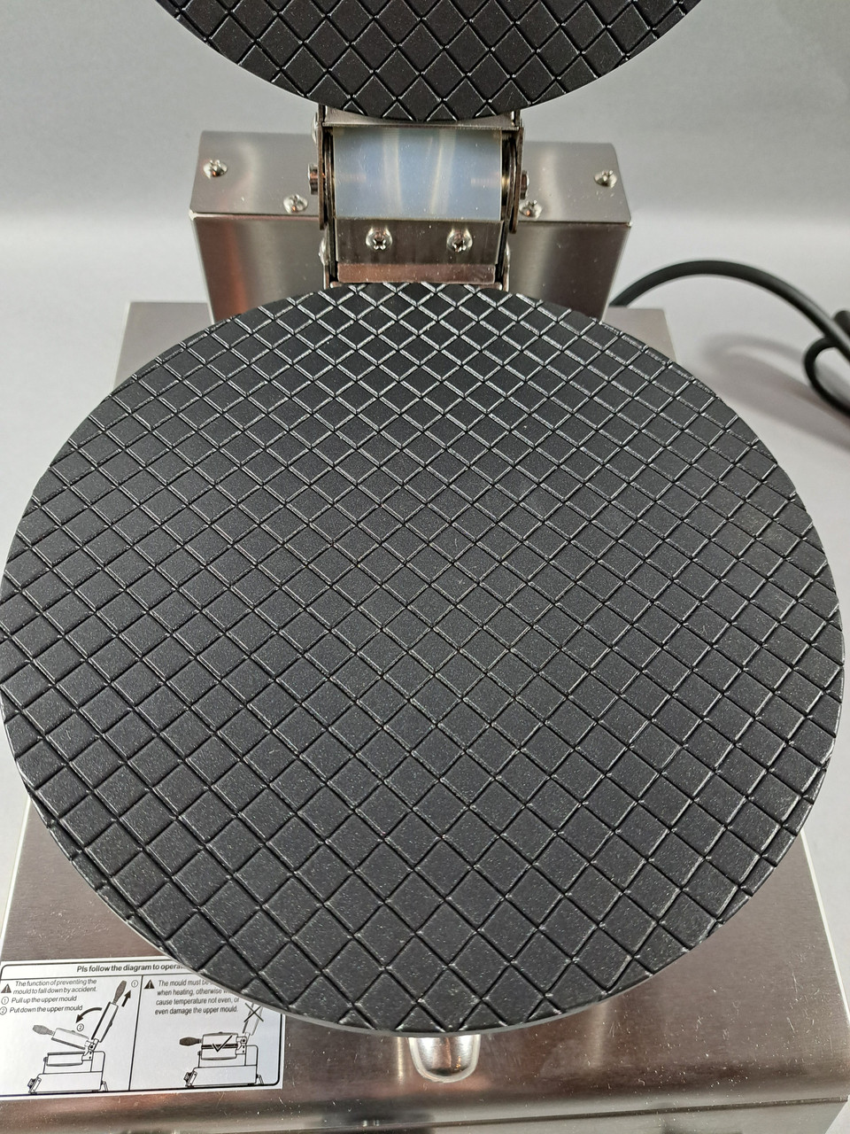 Вафельниця EWT INOX TRWB01