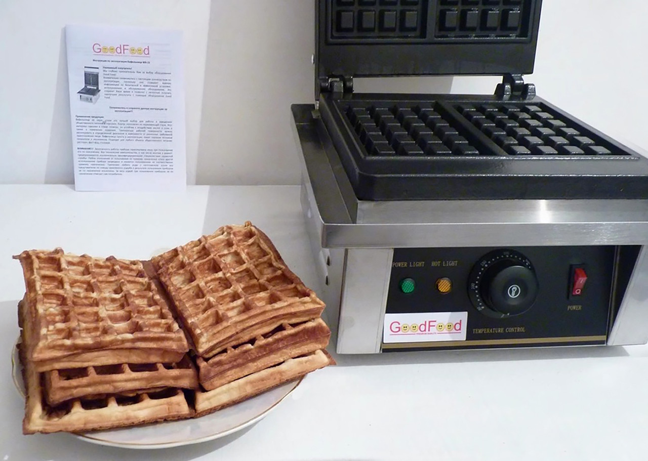 Вафельниця бельгійська GoodFood WB1S