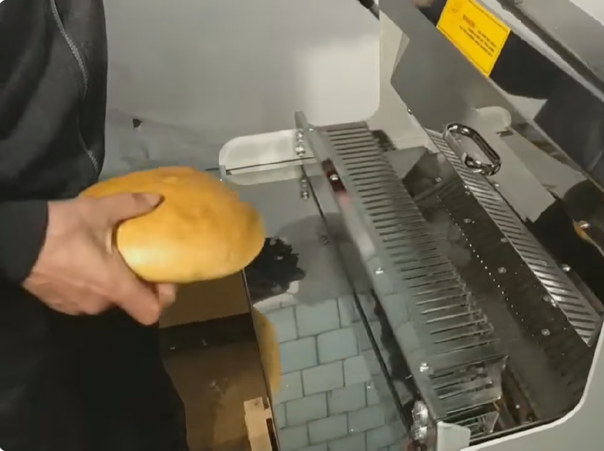 Хліборізка GoodFood BS13