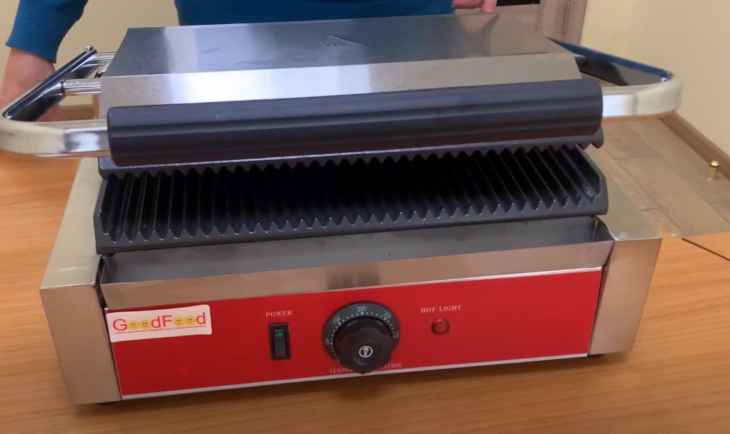 Контактный гриль GoodFood ECG11 Panini RED