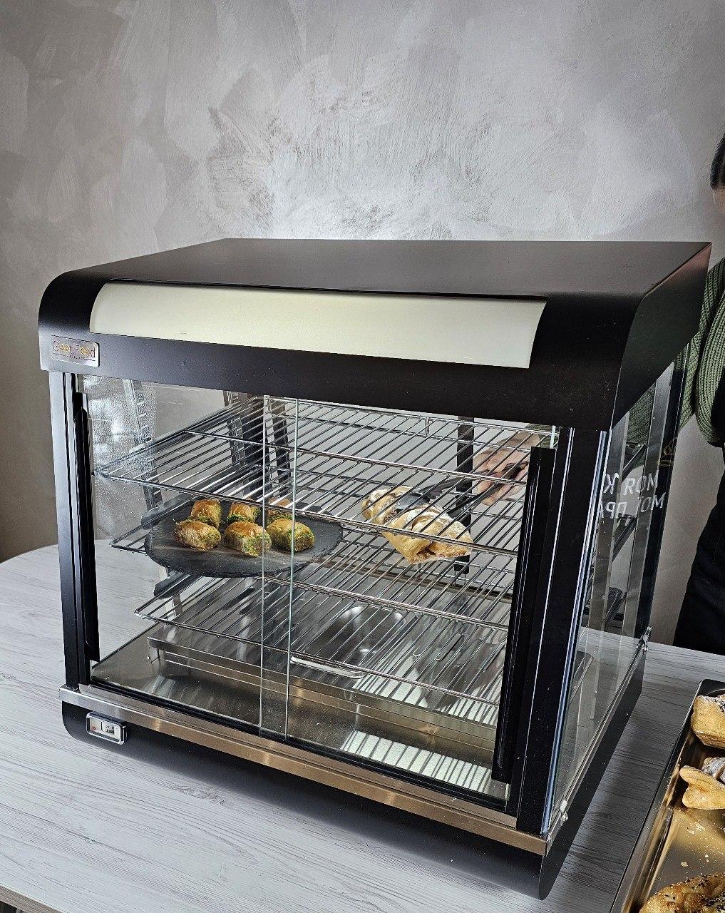 Теплова настільна вітрина GoodFood WS680 Black Line